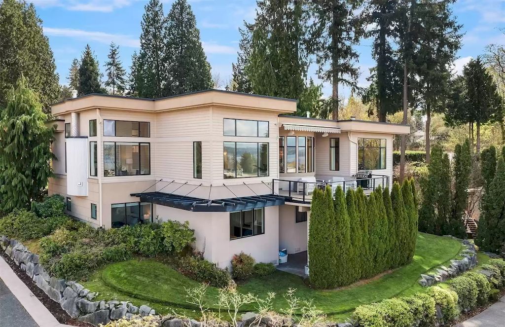 The Estate in Washington is a luxurious home with breathtaking views of mountains, lake, city lights and stunning sunsets now available for sale. This home located at 7537 115th Place NE, Kirkland, Washington; offering 04 bedrooms and 04 bathrooms with 4,750 square feet of living spaces.