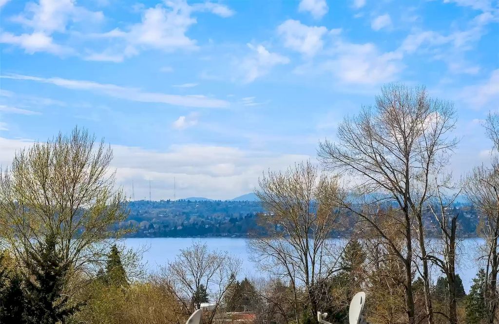 The Estate in Washington is a luxurious home with breathtaking views of mountains, lake, city lights and stunning sunsets now available for sale. This home located at 7537 115th Place NE, Kirkland, Washington; offering 04 bedrooms and 04 bathrooms with 4,750 square feet of living spaces.