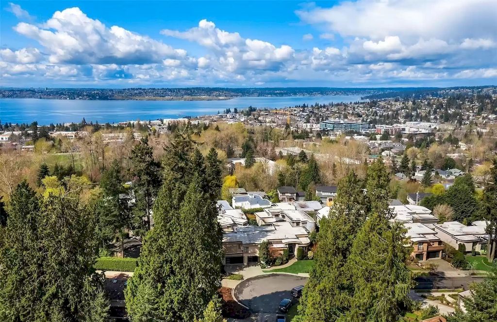 The Estate in Washington is a luxurious home with breathtaking views of mountains, lake, city lights and stunning sunsets now available for sale. This home located at 7537 115th Place NE, Kirkland, Washington; offering 04 bedrooms and 04 bathrooms with 4,750 square feet of living spaces.