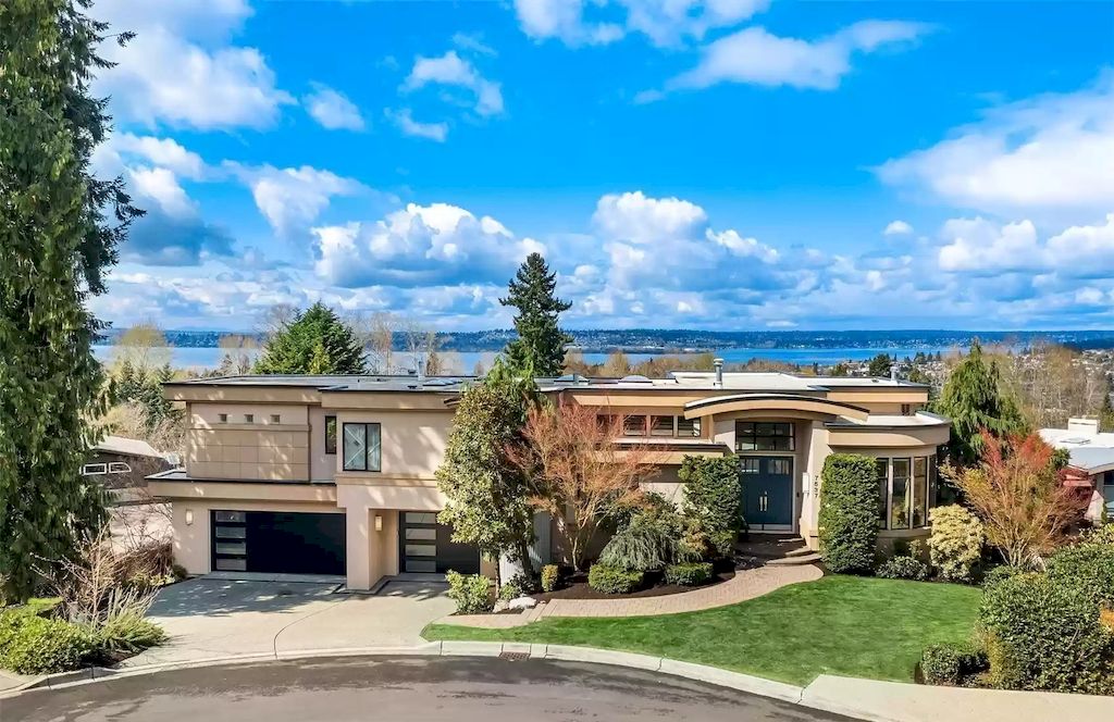 The Estate in Washington is a luxurious home with breathtaking views of mountains, lake, city lights and stunning sunsets now available for sale. This home located at 7537 115th Place NE, Kirkland, Washington; offering 04 bedrooms and 04 bathrooms with 4,750 square feet of living spaces.