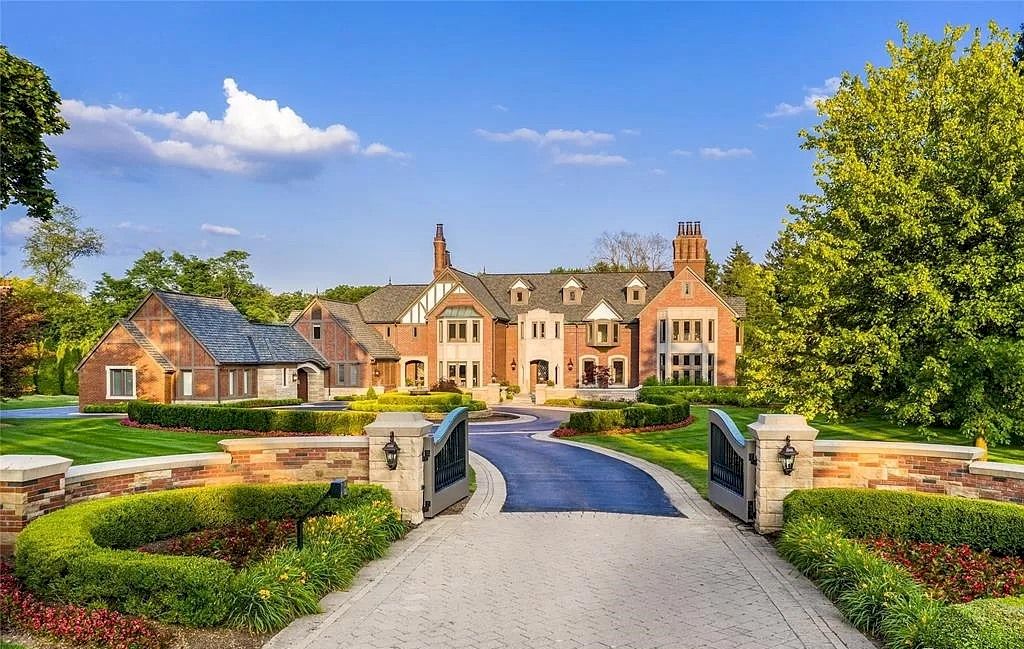 The Home in Michigan is a luxurious home inspired by soothing tones of white and linen with serene lake views, pool and mature tree lines now available for sale. This home located at 570 E Long Lake Rd, Bloomfield Hills, Michigan; offering 05 bedrooms and 09 bathrooms with 10,282 square feet of living spaces.