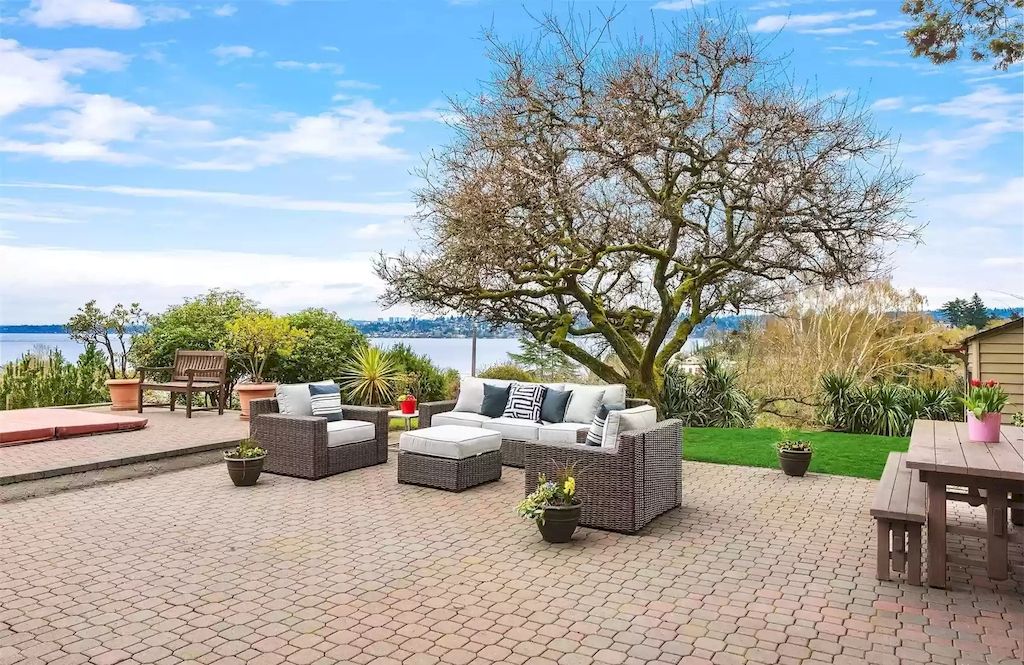 The Estate in Washington is a luxurious home providing tons of possibilities for enjoyment with spectacular lake and mountain views now available for sale. This home located at 3838 Cascadia Ave S, Seattle, Washington; offering 04 bedrooms and 05 bathrooms with 4,470 square feet of living spaces. 