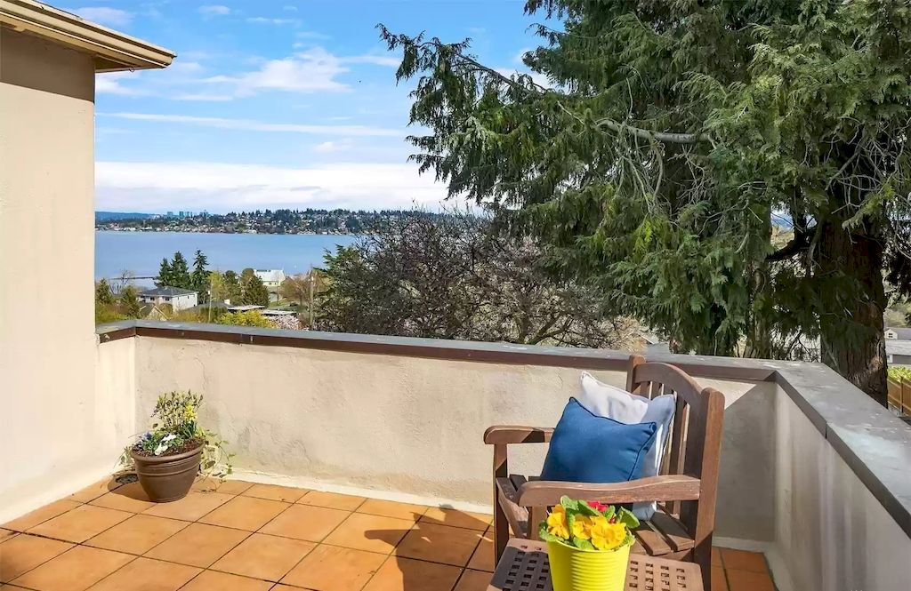 The Estate in Washington is a luxurious home providing tons of possibilities for enjoyment with spectacular lake and mountain views now available for sale. This home located at 3838 Cascadia Ave S, Seattle, Washington; offering 04 bedrooms and 05 bathrooms with 4,470 square feet of living spaces. 