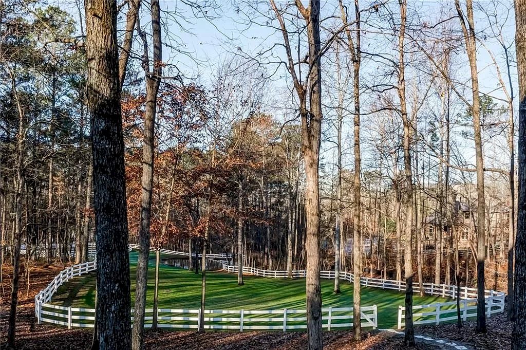 The Estate in Georgia is a luxurious home featuring a large 5 stall horse barn with immense privacy now available for sale. This home located at 400 Five Acre Rd, Milton, Georgia; offering 05 bedrooms and 06 bathrooms with 9,250 square feet of living spaces. 