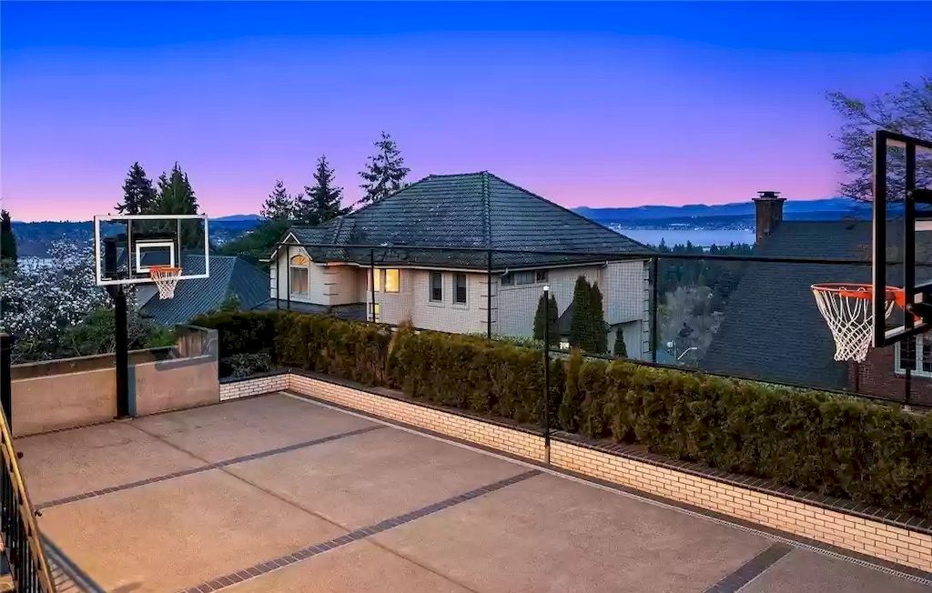 The Estate in Washington is a luxurious home built for perfect gatherings now available for sale. This home located at 1138 22nd Avenue E, Seattle, Washington; offering 06 bedrooms and 04 bathrooms with 6,300 square feet of living spaces. 