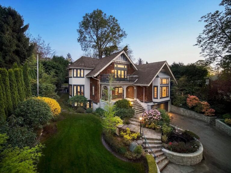 Meticulous Private Residence in Vancouver Overlooking Mountain View Lists for C$15,880,000