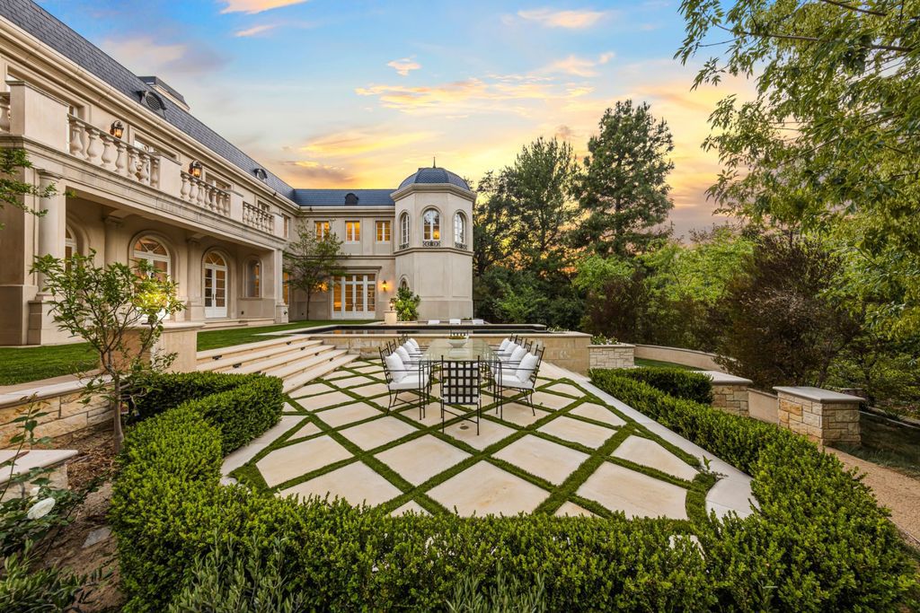 Newly-Built-Mansion-in-Bel-Air-with-Quality-Comparable-to-The-Traditional-Chateaus-hits-The-Market-for-26500000-26