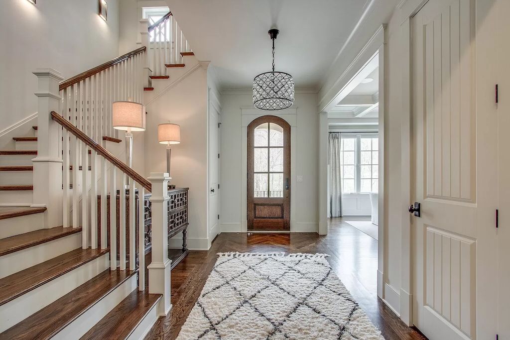 The Home in Tennessee is a luxurious home where modernity meets coveted location now available for sale. This home located at 123 Guineveres Retreat, Franklin, Tennessee; offering 06 bedrooms and 07 bathrooms with 7,620 square feet of living spaces. 