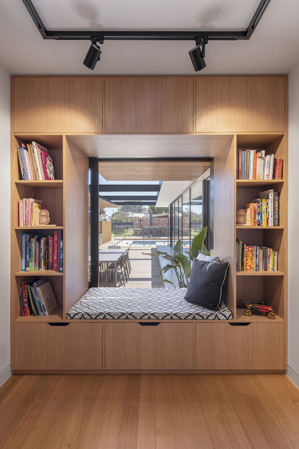 Plympton House with Flexible Living Space connect to Outdoor by Contech