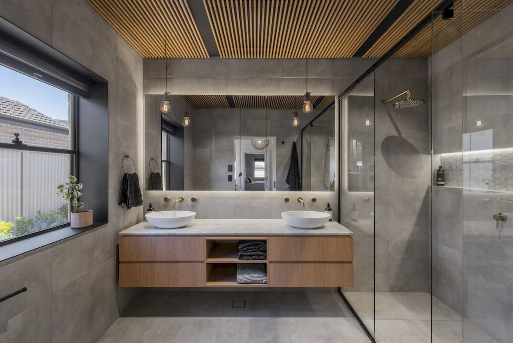If your bathroom already has lovely tiles and hues, you can improve the appearance by using accessories that are coordinated in the same color. For increased height and texture, add color to the marble vein running floor to wall.