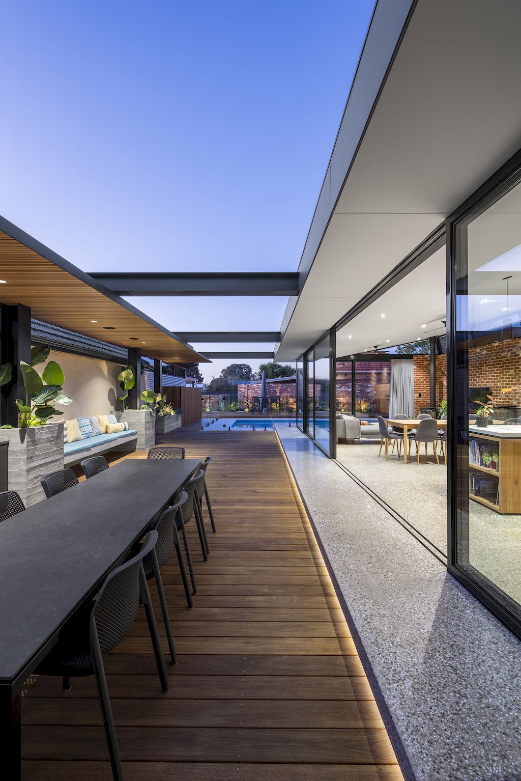 Plympton House with Flexible Living Space connect to Outdoor by Contech