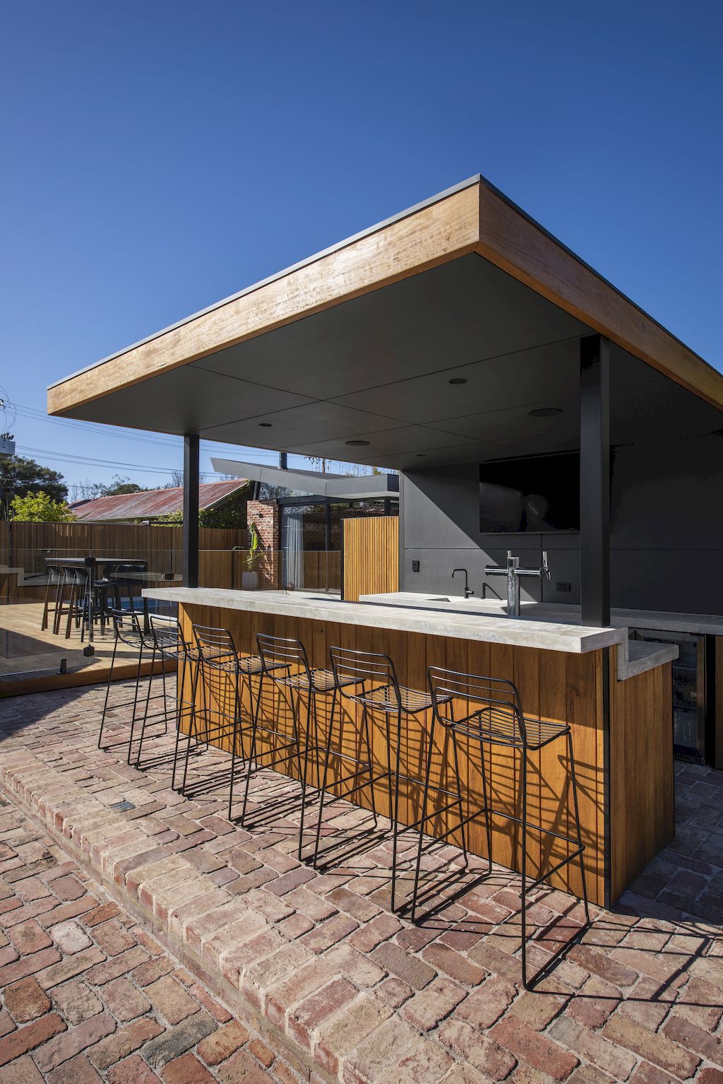 Plympton House with Flexible Living Space connect to Outdoor by Contech