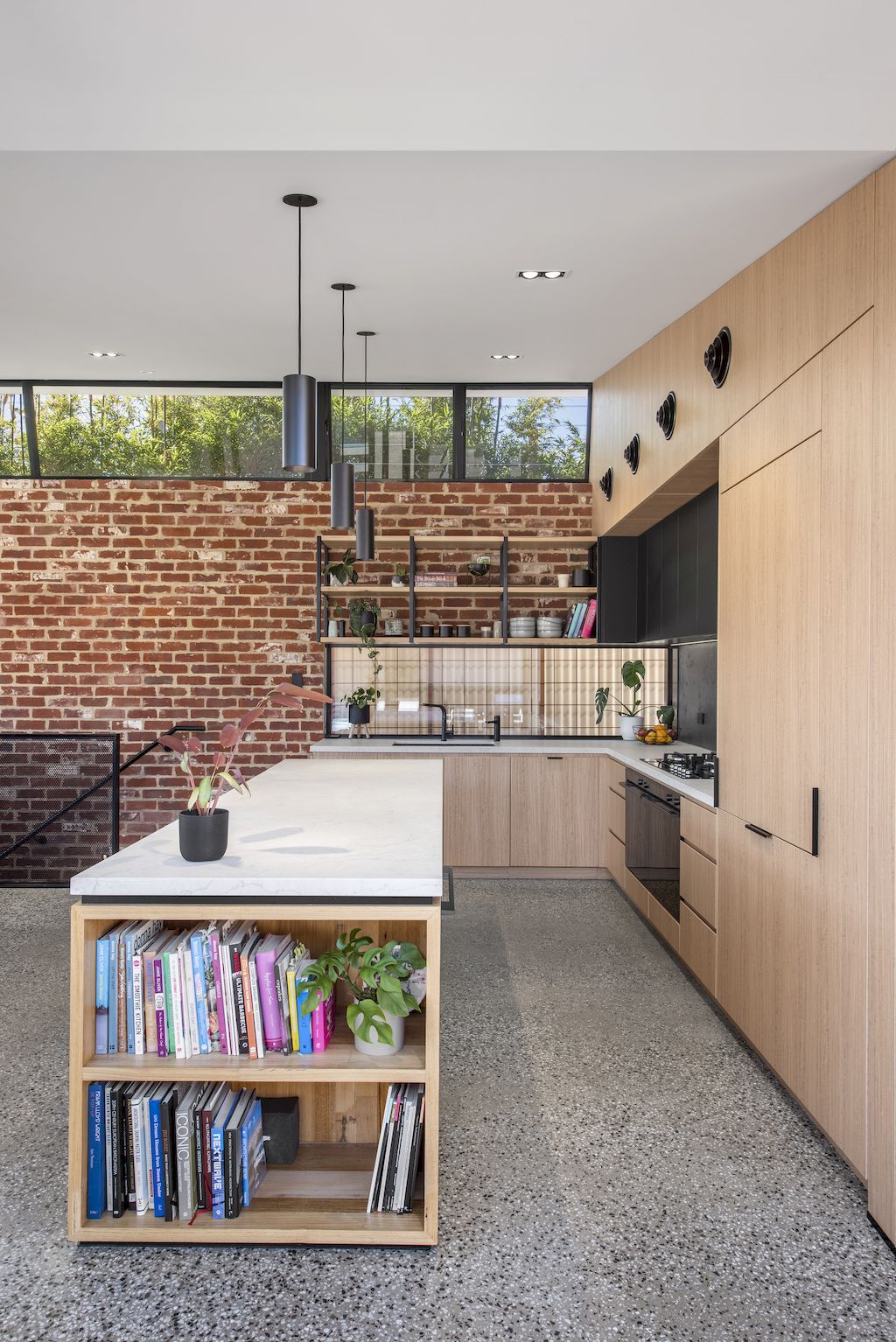 Plympton House with Flexible Living Space connect to Outdoor by Contech