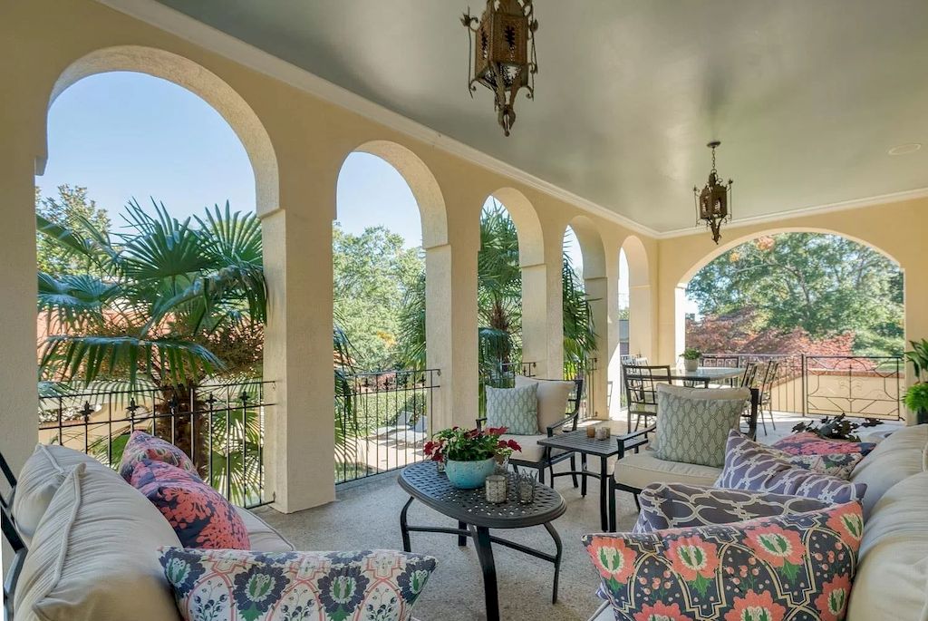 The Home in South Carolina is a luxurious home located on a perfect landscaping now available for sale. This home located at 2 W Hillcrest Dr, Greenville, South Carolina; offering 06 bedrooms and 07 bathrooms with 0.59 acres of land.
