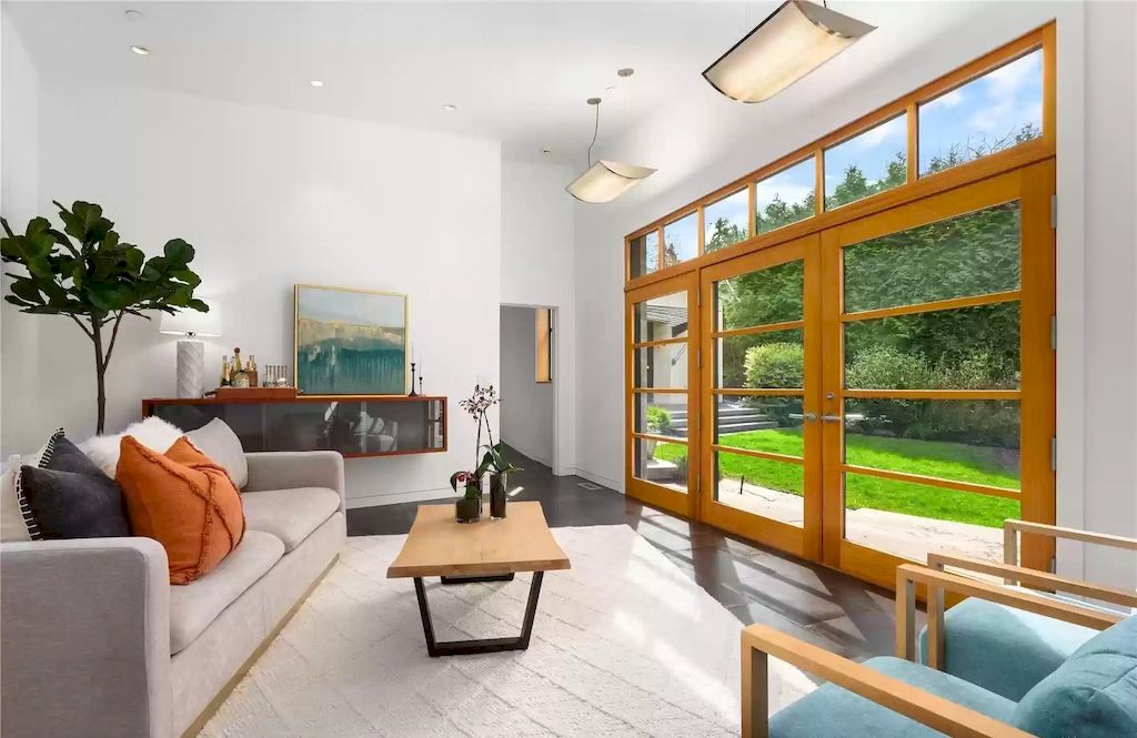 Let nature provide the decoration by installing large windows or French doors to invite the outdoors in. Painting the walls and ceiling a light color lets the outdoor views shine even more. Floor to ceiling door as well helps your place feel as open and bright as possible