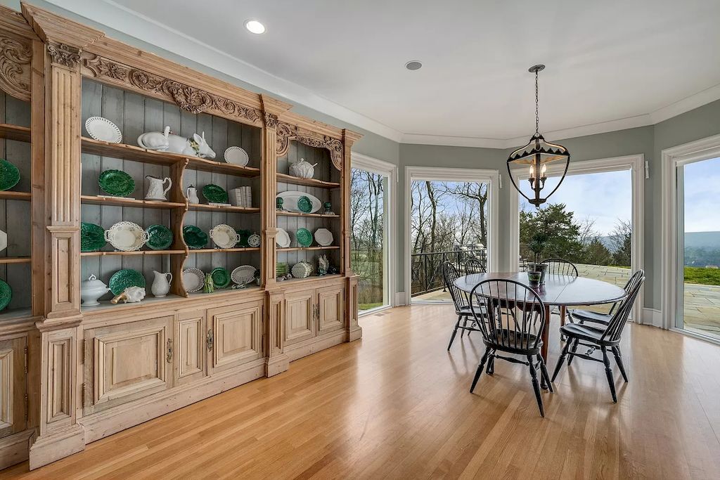 The Home in Tennessee is a luxurious home equipped with professional appliances and endless design touches now available for sale. This home located at 135 Steeplechase Ln, Nashville, Tennessee; offering 04 bedrooms and 08 bathrooms with 8,950 square feet of living spaces.