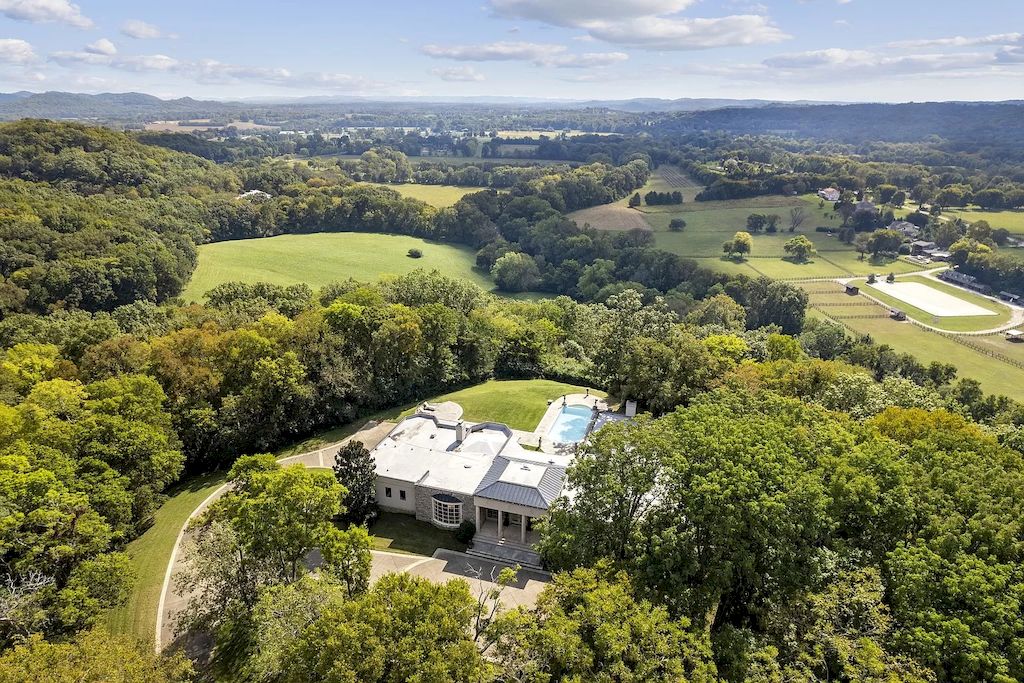 The Home in Tennessee is a luxurious home equipped with professional appliances and endless design touches now available for sale. This home located at 135 Steeplechase Ln, Nashville, Tennessee; offering 04 bedrooms and 08 bathrooms with 8,950 square feet of living spaces.