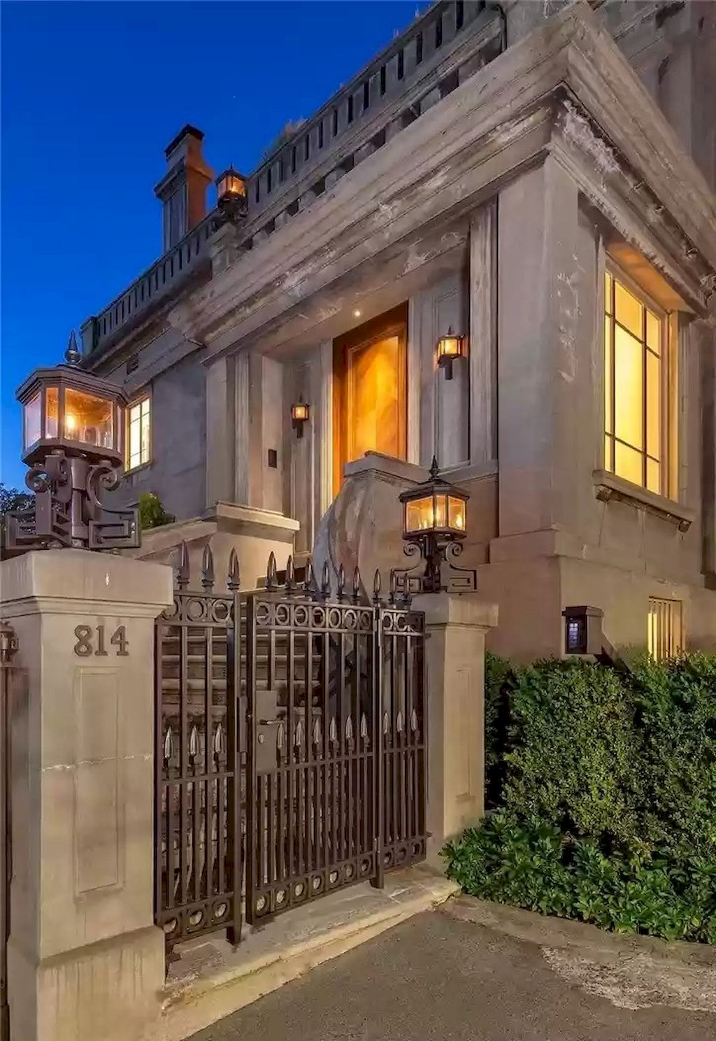 Sophisticated-and-Chic-this-Neo-Classical-Revival-Style-Mansion-in-Washington-Listed-at-16000000-2
