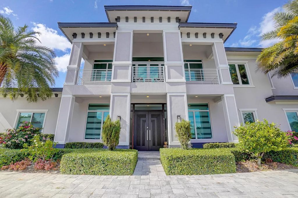 Spacious-Transitional-Home-in-Boca-Raton-with-Large-Entertainment-Spaces-for-Sale-at-4600000-17
