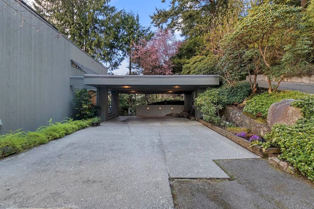 The Residence in Greater Vancouver provide breathtaking ocean and island views from every room in the house, now available for sale. This home located at 10 Montizambert Wynd, Greater Vancouver, BC V7W 1R8, Canada