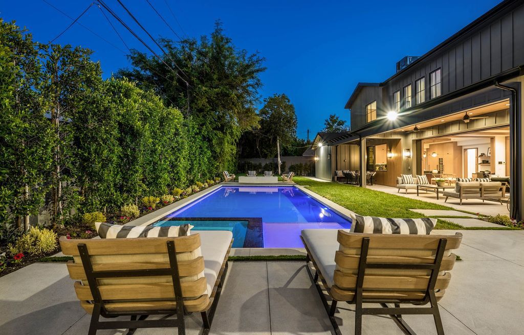 The Home in Encino is a brand new contemporary residence features an expansive open floor plan, with high ceilings and an elegant entrance now available for sale. This home located at 17600 Tarzana St, Encino, California