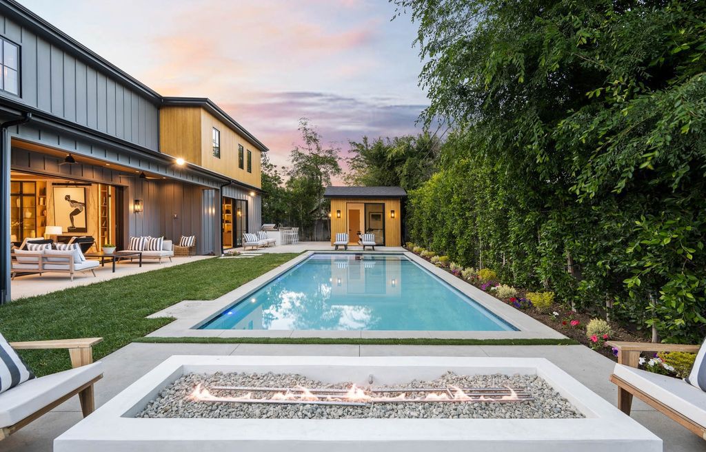 The Home in Encino is a brand new contemporary residence features an expansive open floor plan, with high ceilings and an elegant entrance now available for sale. This home located at 17600 Tarzana St, Encino, California