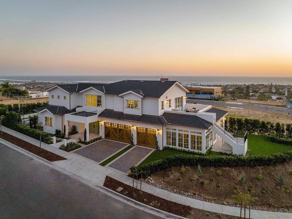 Stunning-Brand-New-Construction-Home-in-San-Diego-was-Meticulously-Designed-Comes-to-The-Market-at-5775000-11