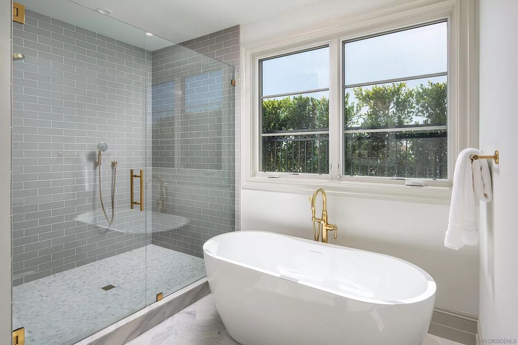 Stunning-Brand-New-Construction-Home-in-San-Diego-was-Meticulously-Designed-Comes-to-The-Market-at-5775000-4