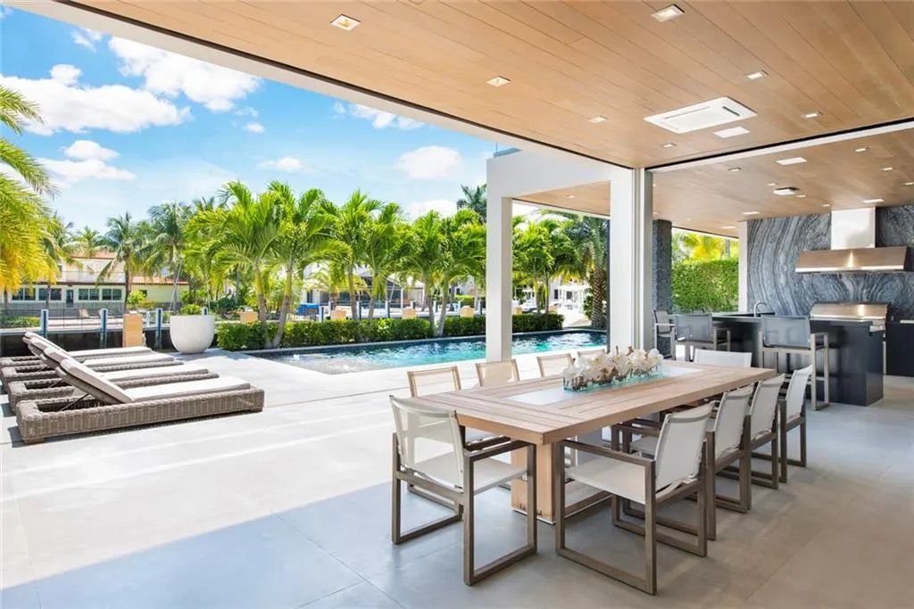 The-Most-luxurious-Gated-Waterfront-Home-in-the-prestigious-Las-Olas-Isles-in-Fort-Lauderdale-for-Sale-at-15500000-10