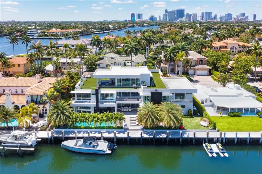 The-Most-luxurious-Gated-Waterfront-Home-in-the-prestigious-Las-Olas-Isles-in-Fort-Lauderdale-for-Sale-at-15500000-12