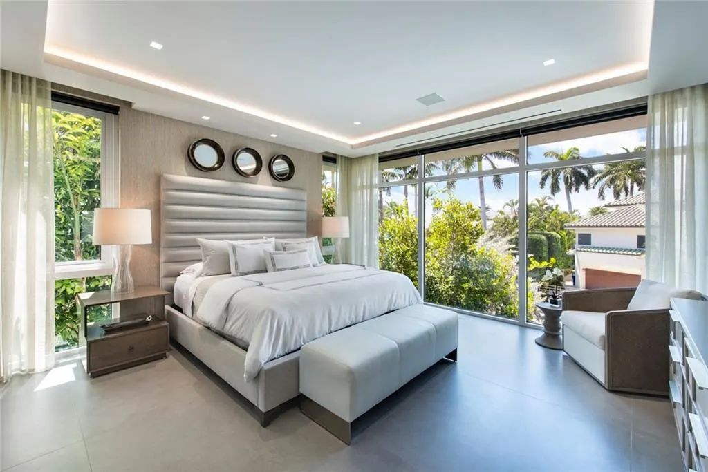 The-Most-luxurious-Gated-Waterfront-Home-in-the-prestigious-Las-Olas-Isles-in-Fort-Lauderdale-for-Sale-at-15500000-19