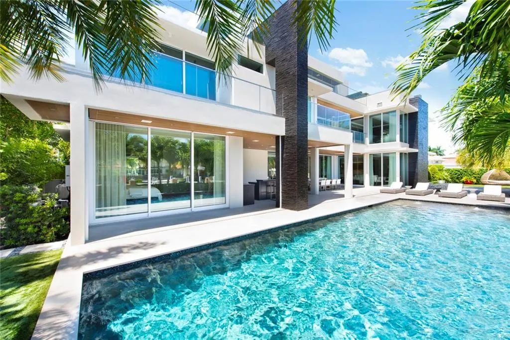 The-Most-luxurious-Gated-Waterfront-Home-in-the-prestigious-Las-Olas-Isles-in-Fort-Lauderdale-for-Sale-at-15500000-2