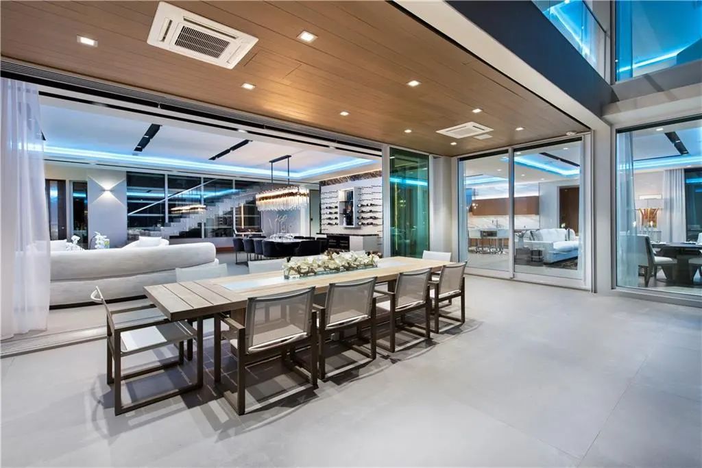 The-Most-luxurious-Gated-Waterfront-Home-in-the-prestigious-Las-Olas-Isles-in-Fort-Lauderdale-for-Sale-at-15500000-32