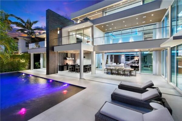 The Most luxurious Gated Waterfront Home in the prestigious Las Olas ...