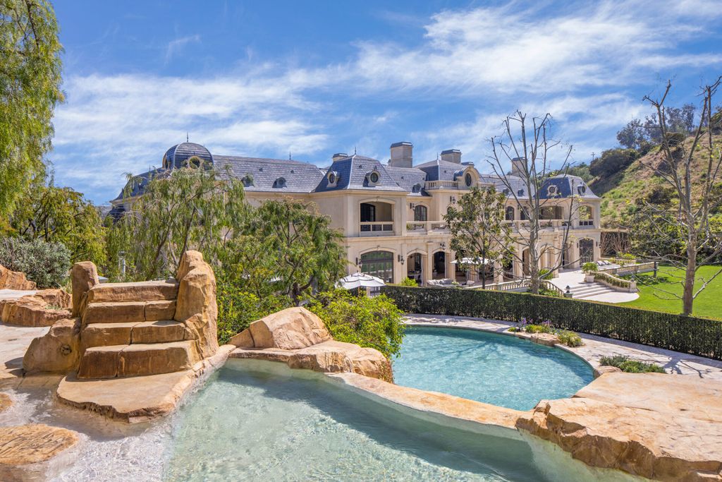 The-Premiere-Mansion-in-Beverly-Hills-Built-with-The-Finest-Quality-of-Materials-and-Craftsmanship-Ever-Seen-Asking-for-87500000-28