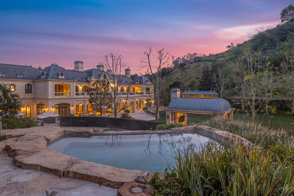 The-Premiere-Mansion-in-Beverly-Hills-Built-with-The-Finest-Quality-of-Materials-and-Craftsmanship-Ever-Seen-Asking-for-87500000-35