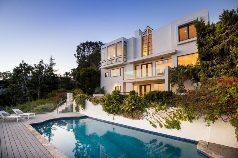 This $10,995,000 Pacific Palisades home boasts incredible ocean views