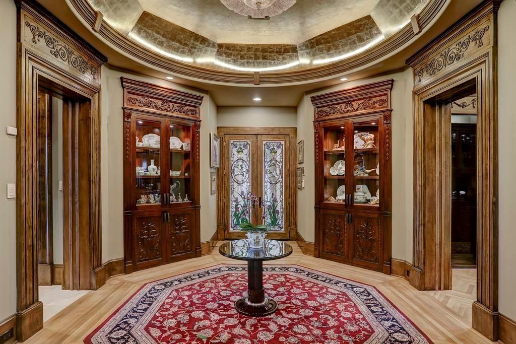This-12950000-Mega-Mansion-in-Houston-is-A-Palladian-Paradise-offers-Spectacular-Resort-Style-Living-and-Entertaining-10