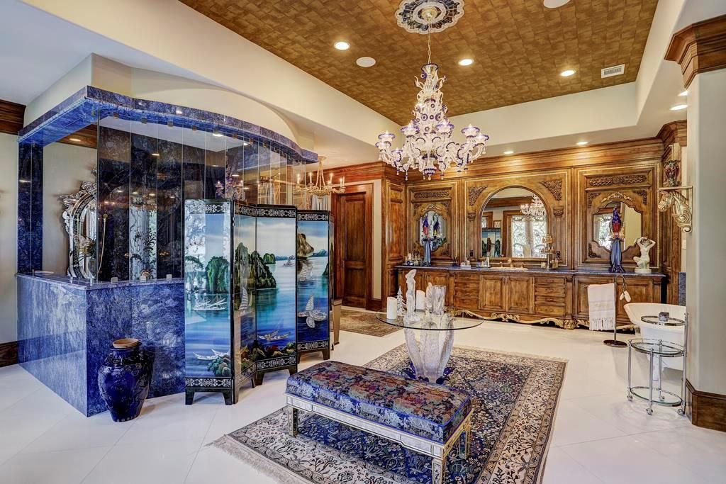 This-12950000-Mega-Mansion-in-Houston-is-A-Palladian-Paradise-offers-Spectacular-Resort-Style-Living-and-Entertaining-18