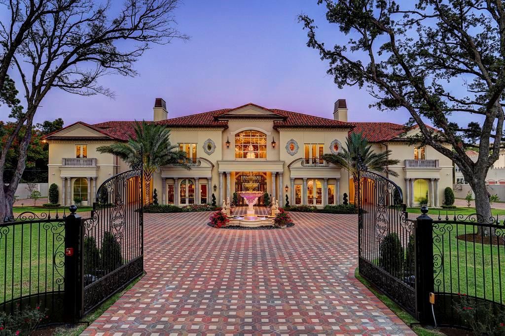 This-12950000-Mega-Mansion-in-Houston-is-A-Palladian-Paradise-offers-Spectacular-Resort-Style-Living-and-Entertaining-2