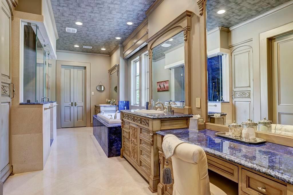This-12950000-Mega-Mansion-in-Houston-is-A-Palladian-Paradise-offers-Spectacular-Resort-Style-Living-and-Entertaining-25
