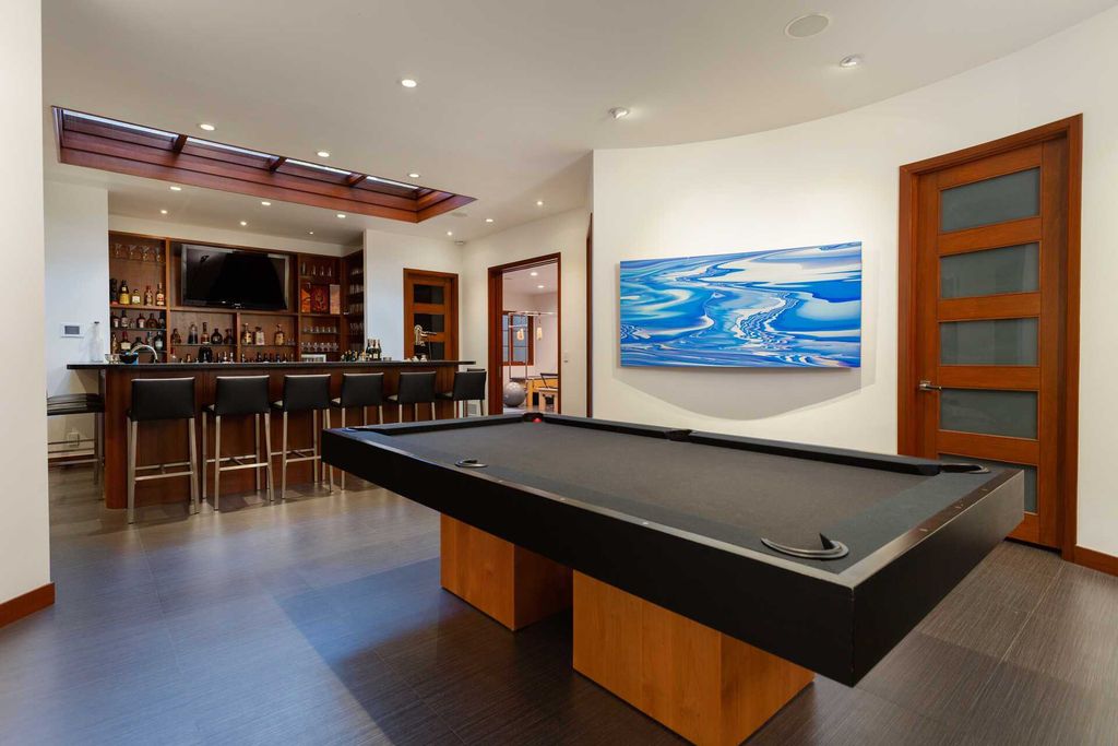 This-13995000-Pacific-Palisades-Home-Includes-All-The-Amenities-of-An-Entertainers-Dream-11