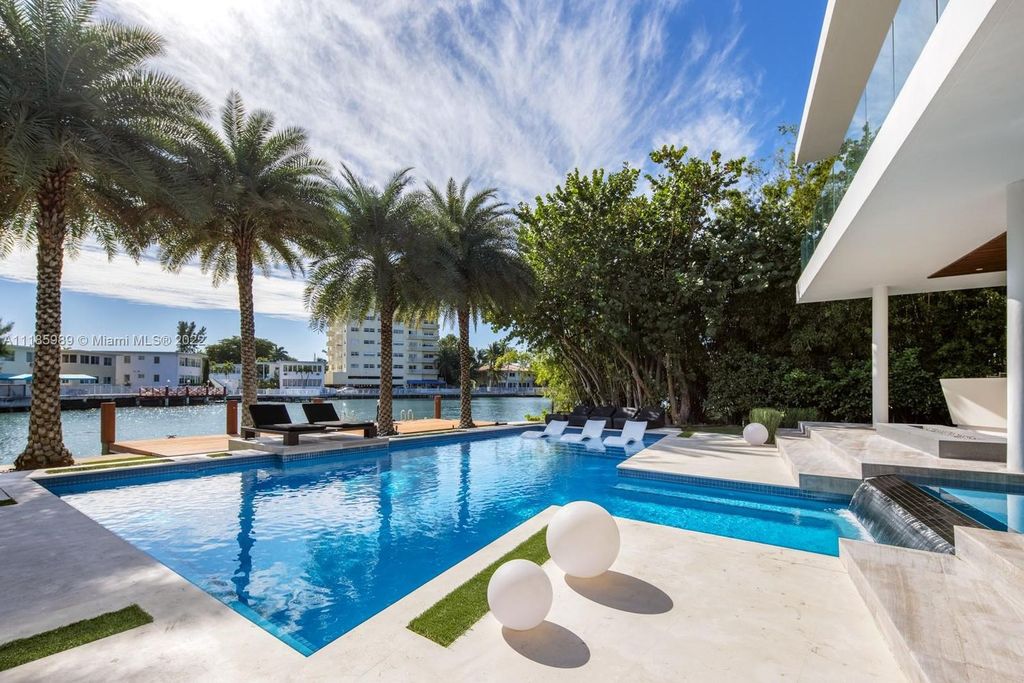 The Home in Miami Beach is a waterfront modern masterpiece on Surprise Point with gorgeous water views throughout now available for sale. This home located at 528 Lakeview Ct, Miami Beach, Florida