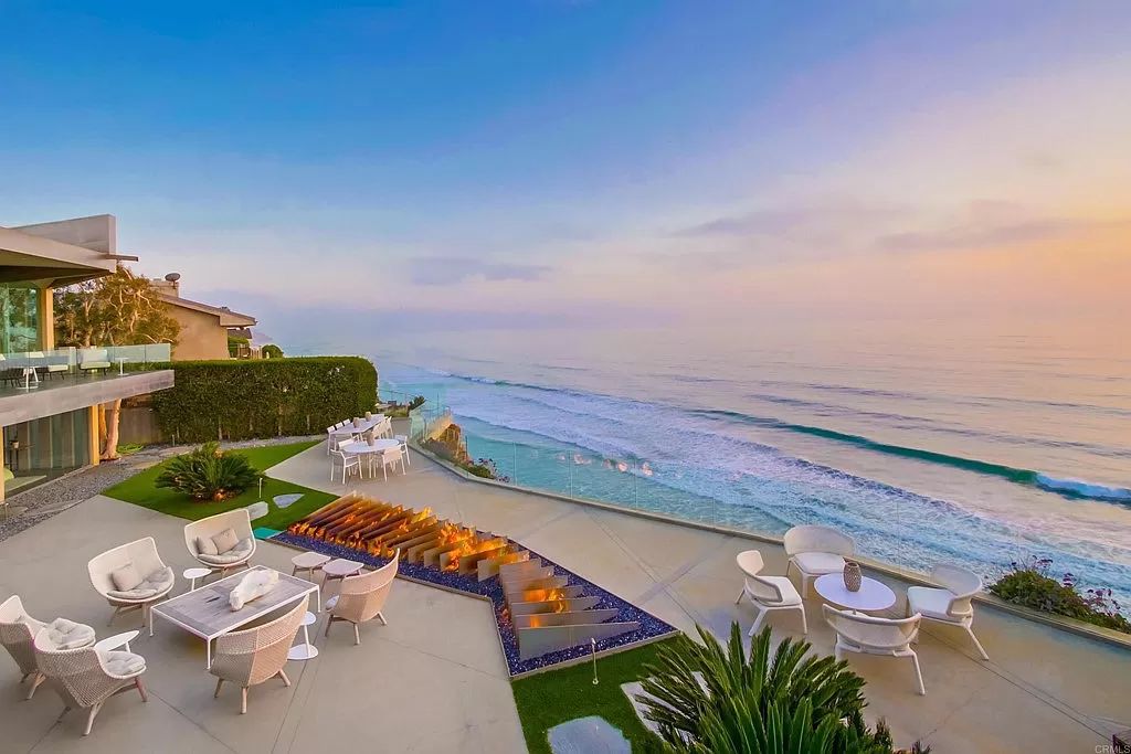 The Home in Encinitas is a titanium masterpiece presides over the Pacific on one of Neptune’s larger lots creating an ultimate luxury now available for sale. This home located at 532 Neptune Ave, Encinitas, California