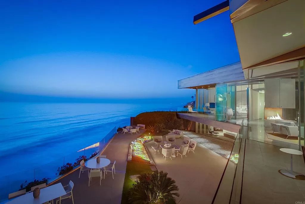 The Home in Encinitas is a titanium masterpiece presides over the Pacific on one of Neptune’s larger lots creating an ultimate luxury now available for sale. This home located at 532 Neptune Ave, Encinitas, California