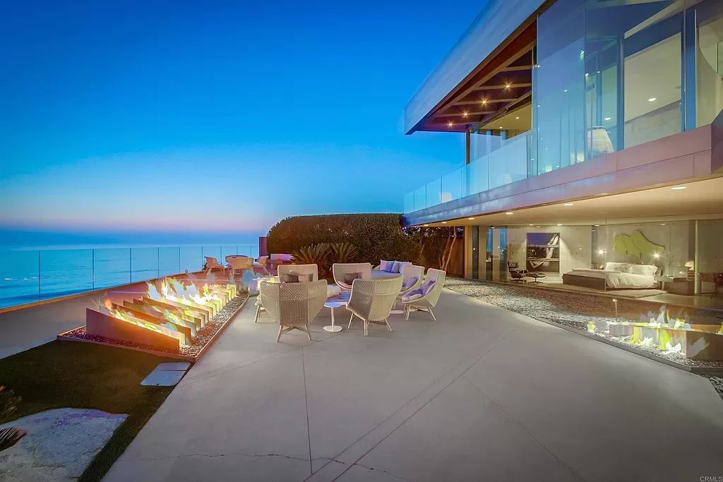 The Home in Encinitas is a titanium masterpiece presides over the Pacific on one of Neptune’s larger lots creating an ultimate luxury now available for sale. This home located at 532 Neptune Ave, Encinitas, California