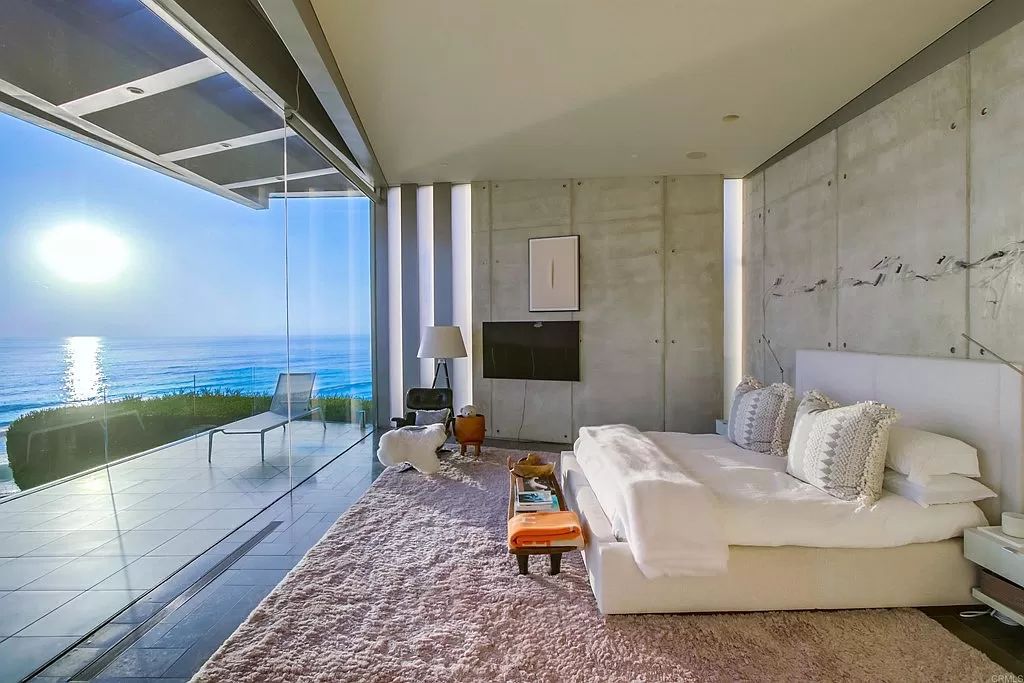 The Home in Encinitas is a titanium masterpiece presides over the Pacific on one of Neptune’s larger lots creating an ultimate luxury now available for sale. This home located at 532 Neptune Ave, Encinitas, California