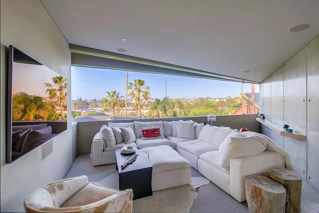 The Home in Encinitas is a titanium masterpiece presides over the Pacific on one of Neptune’s larger lots creating an ultimate luxury now available for sale. This home located at 532 Neptune Ave, Encinitas, California