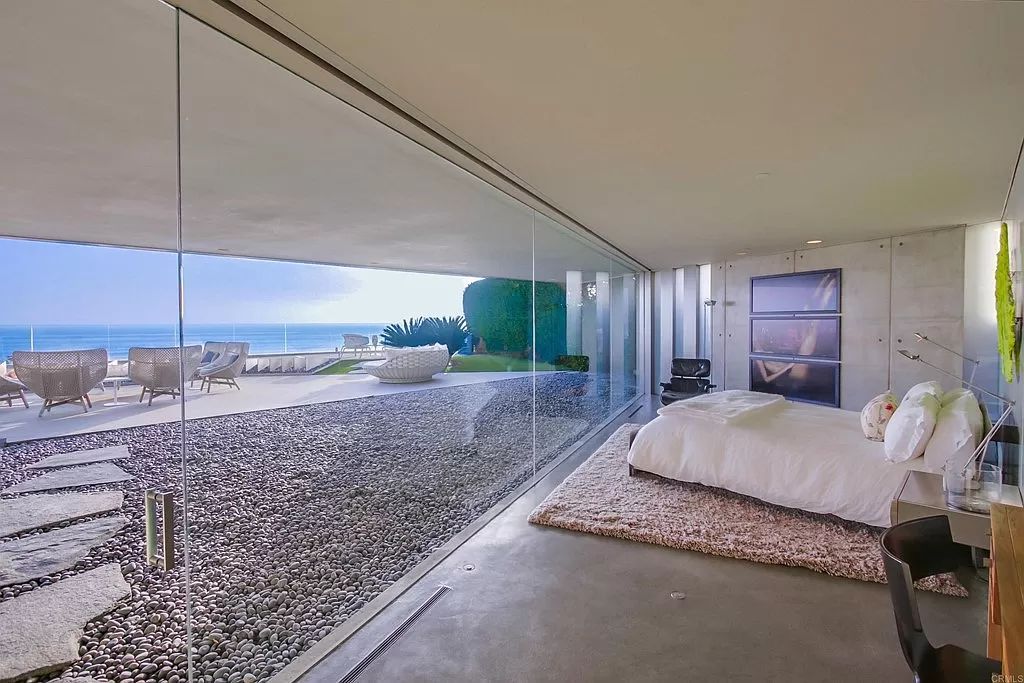 The Home in Encinitas is a titanium masterpiece presides over the Pacific on one of Neptune’s larger lots creating an ultimate luxury now available for sale. This home located at 532 Neptune Ave, Encinitas, California