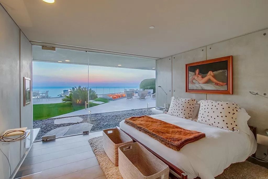 The Home in Encinitas is a titanium masterpiece presides over the Pacific on one of Neptune’s larger lots creating an ultimate luxury now available for sale. This home located at 532 Neptune Ave, Encinitas, California